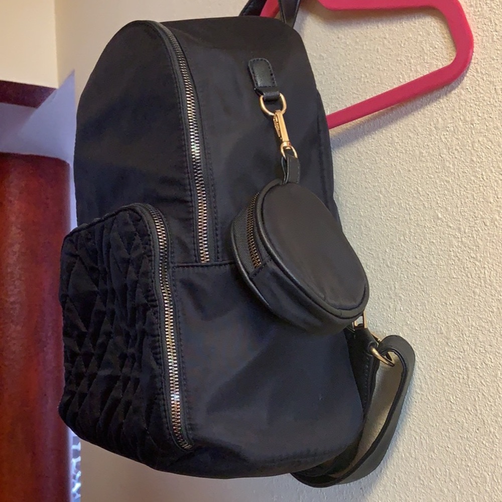 Backpack - Picture 4 of 6